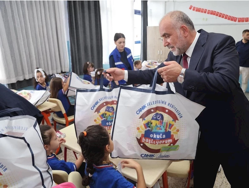 Canik Belediyesi’nden öğrencilere çanta ve kırtasiye desteği

