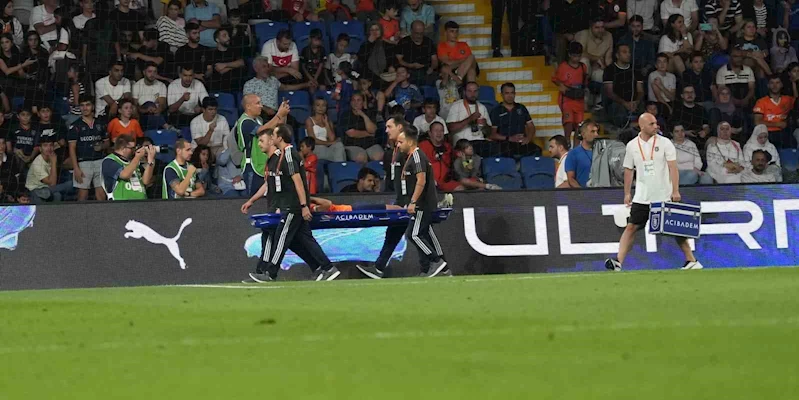 Leo Duarte, sakatlanarak oyuna devam edemedi
