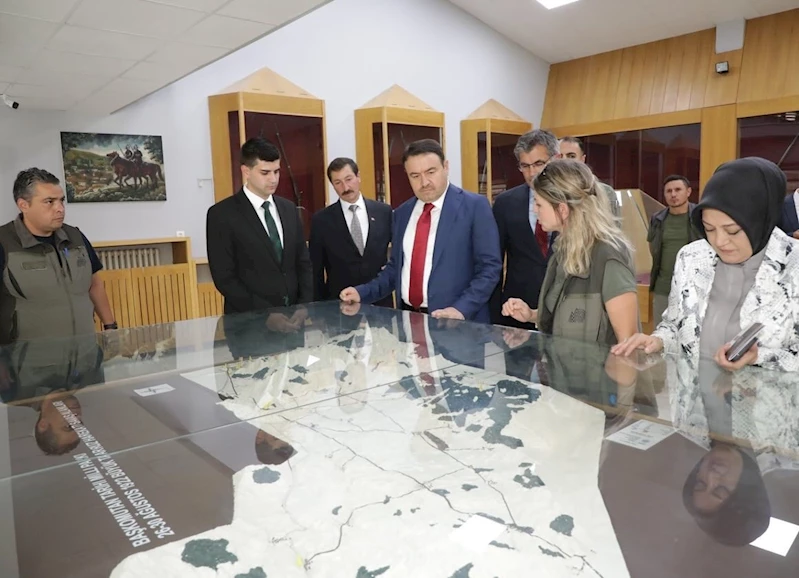 Kütahya Valisi Işın, Dumlupınar Kurtuluş Savaşı Müzesi ve Atatürk Karargâh Evi’ni ziyaret etti
