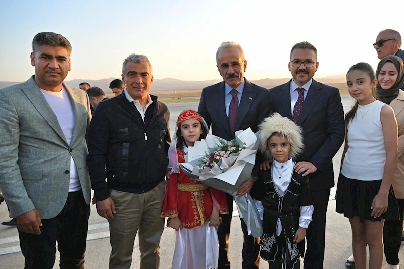 Bakan Uraloğlu hızlı demiryolu hattı temel atma töreni için Iğdır’a gitti
