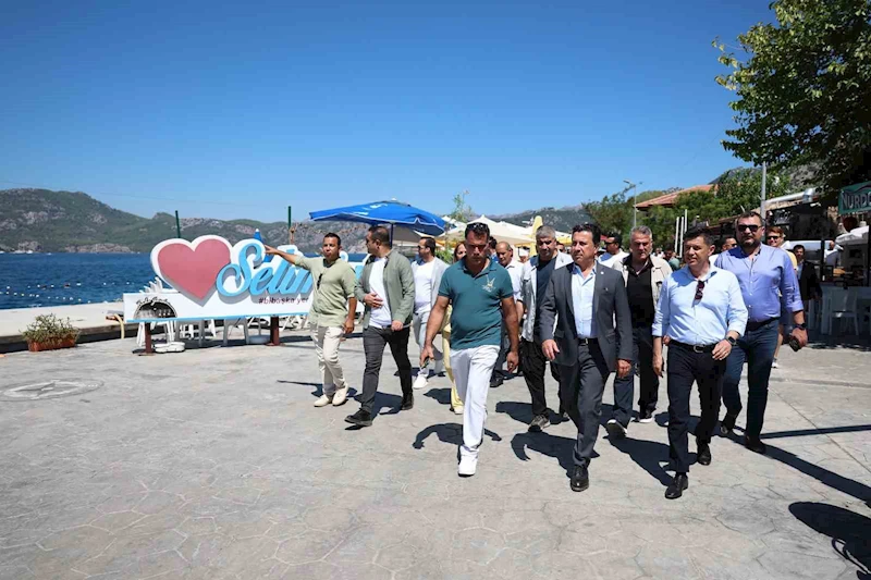 Başkan Aras Marmaris’te vatandaşlarla bir araya geldi
