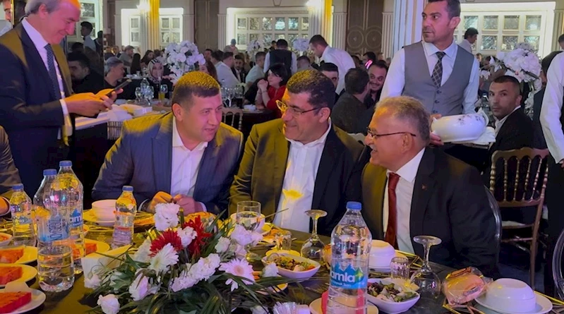 Anjiyo olan Büyükkılıç, soluğu düğünde aldı