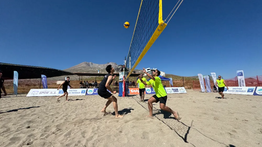 Erciyes ’En Havalı Voleybol Turnuvası’nda ilk düdük çaldı