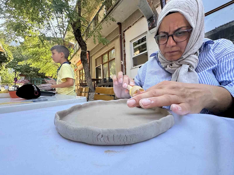 Hayallerini ata toprağında açtığı seramik atölyesiyle gerçekleştirdi

