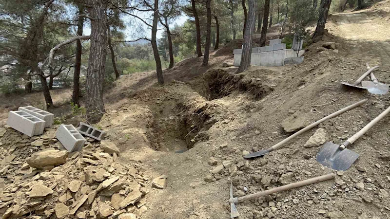 Hatay’da düğün yolunda feci kaza: Anne ve kızı yan yana toprağa verildi
