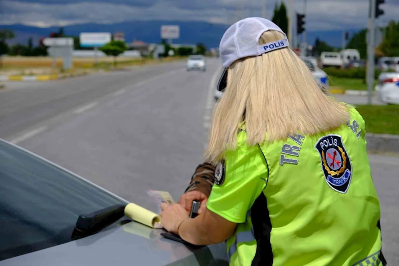 187 araç trafikten men edildi 31 sürücüye alkolden işlem yapıldı
