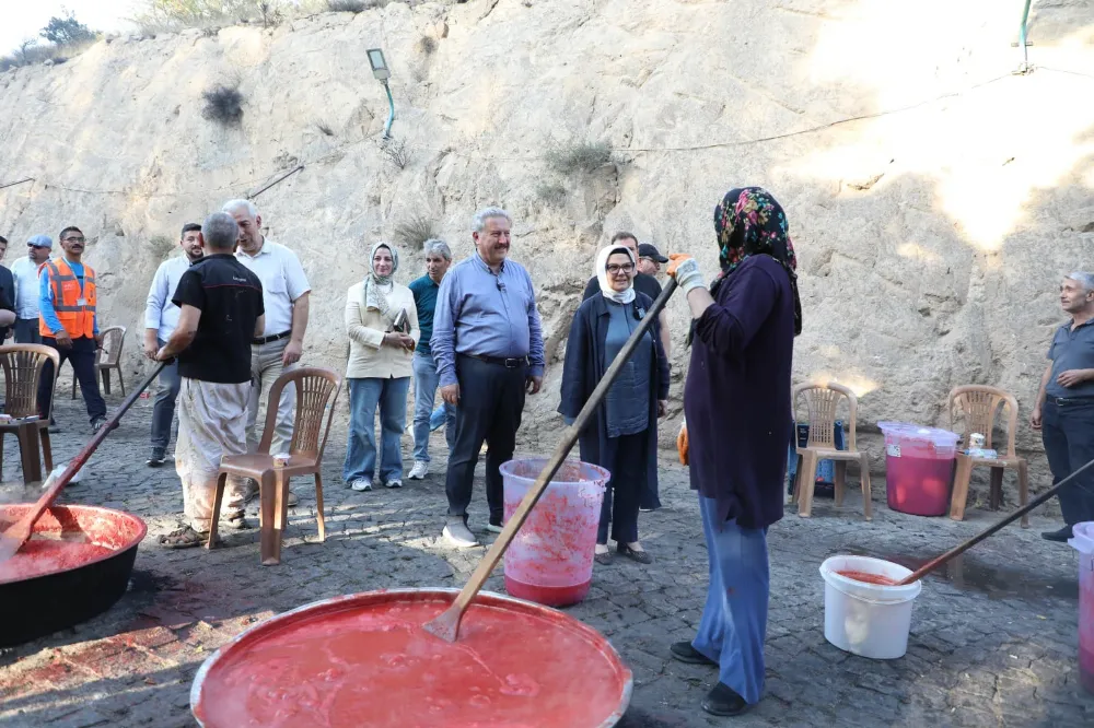 Melikgazi’de salça günleri devam ediyor