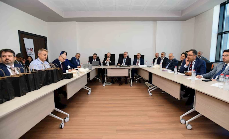 Atatürk Üniversitesi, üniversite hastanelerinin geleceğine yön veren çalıştayda yerini aldı
