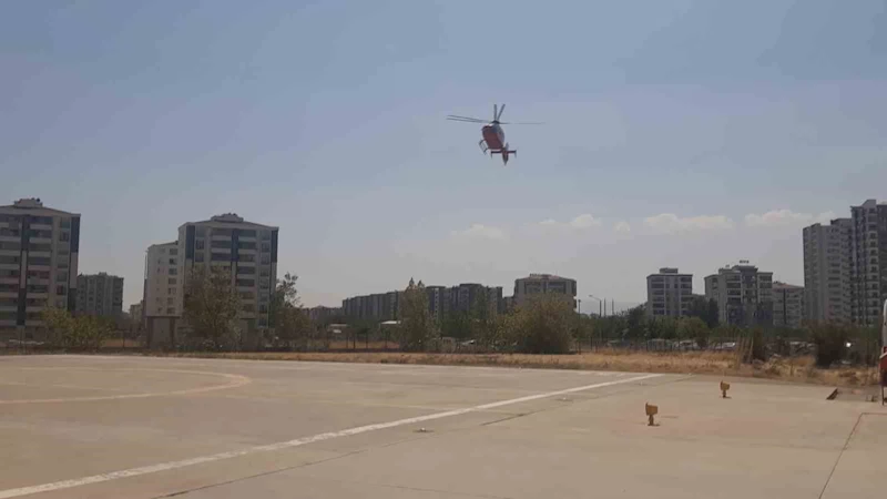 Havuza düşen yaşlı adam ambulans helikopterle hastaneye sevk edildi
