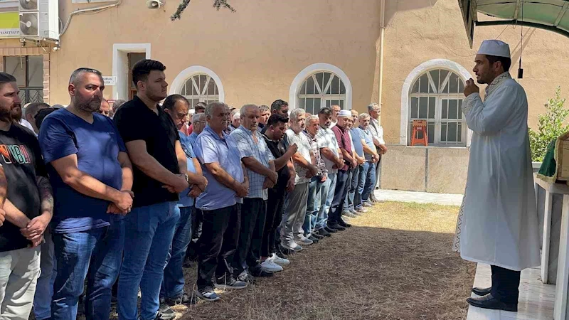 Derede ölü bulunan adamın cenazesi defnedildi
