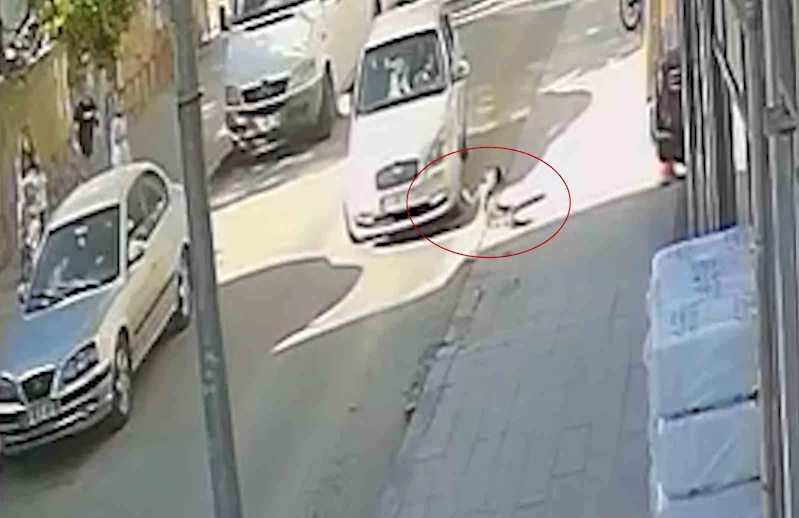 7 yaşındaki çocuğa otomobil çarptı: Kaza anı kamerada
