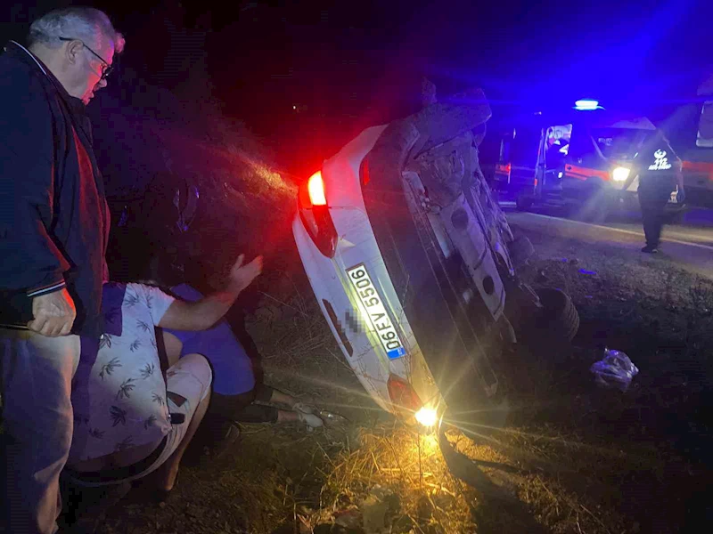 Çorum’da virajı alamayan otomobil devrildi: 5 yaralı
