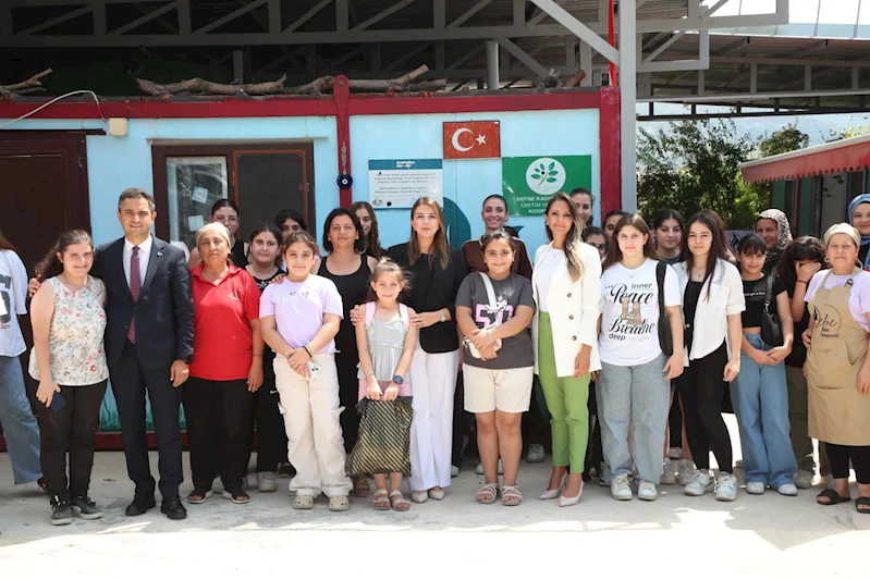 Vali Masatlı’nın eşi, ’Yüreğimizdeki Işık’ projesinde kız çocuklarıyla bir araya geldi
