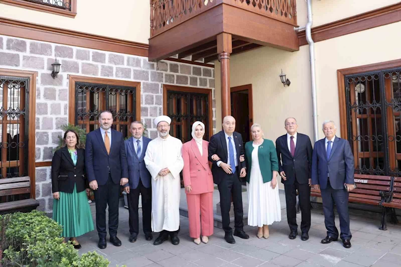 Aile ve Sosyal Hizmetler Bakanı Göktaş, Türkiye Şehit Yakınları ve Gaziler Dayanışma Vakfının Mütevelli Heyeti ile toplantı gerçekleştirdi
