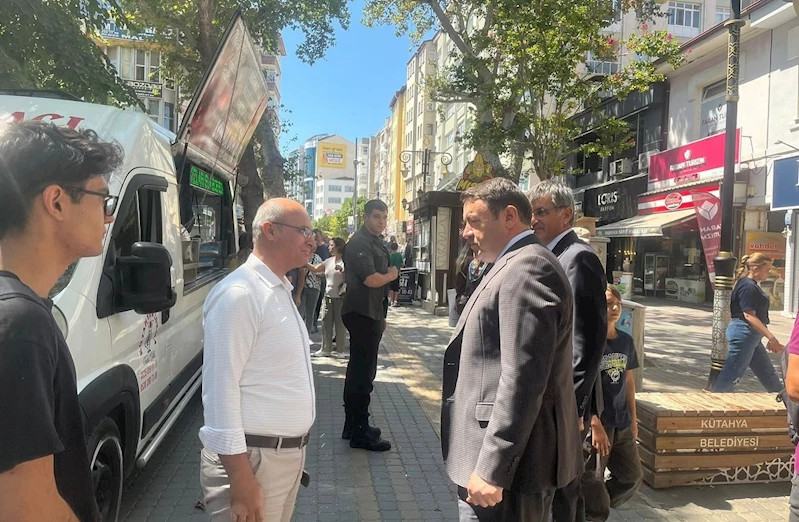 Vali Musa Işın, Sevgi Yolu’nda esnaf ve vatandaşlarla buluştu
