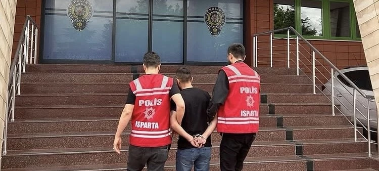 Isparta’da 10 yıl hapisle aranan şahıs yakalandı
