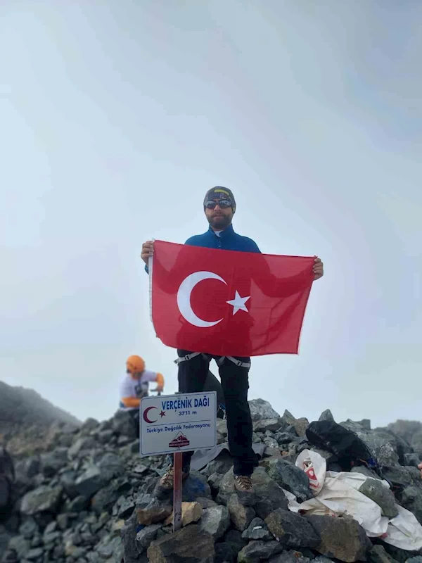 Eskişehir AFAD personeli Verçenik Dağı zirvesine ulaştı
