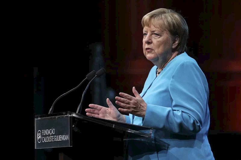 Merkel, 2015’teki mülteci politikasını savundu: 