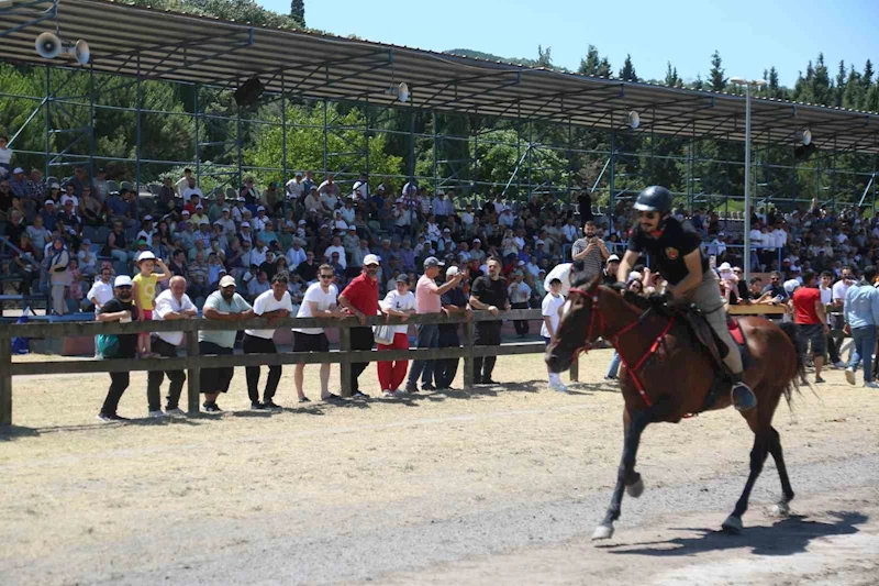 Rahvan at yarışları heyecanında sıra Gölcük koşusunda
