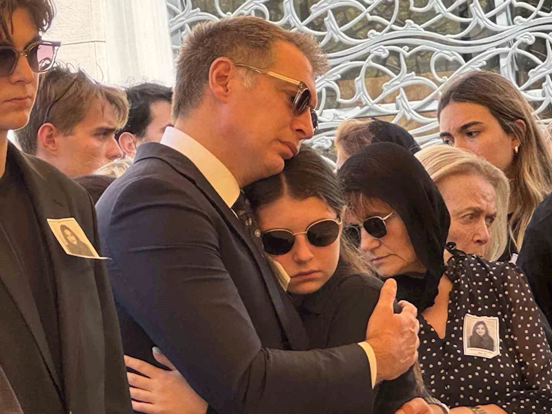 Miami’de hayatını kaybeden 19 yaşındaki Defne Akçakayalıoğlu son yolculuğuna uğurlandı
