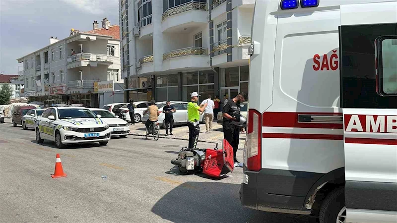 Karaman’da otomobille çarpışan motokurye yaralandı
