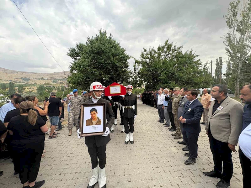 Şehit Kemal Demirbaş’ın naaşı 26 yıl sonra aile mezarlığına nakledildi
