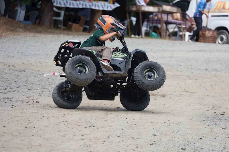 6 yaşındaki Ömer, ATV motoruyla festivalde dikkat çekti
