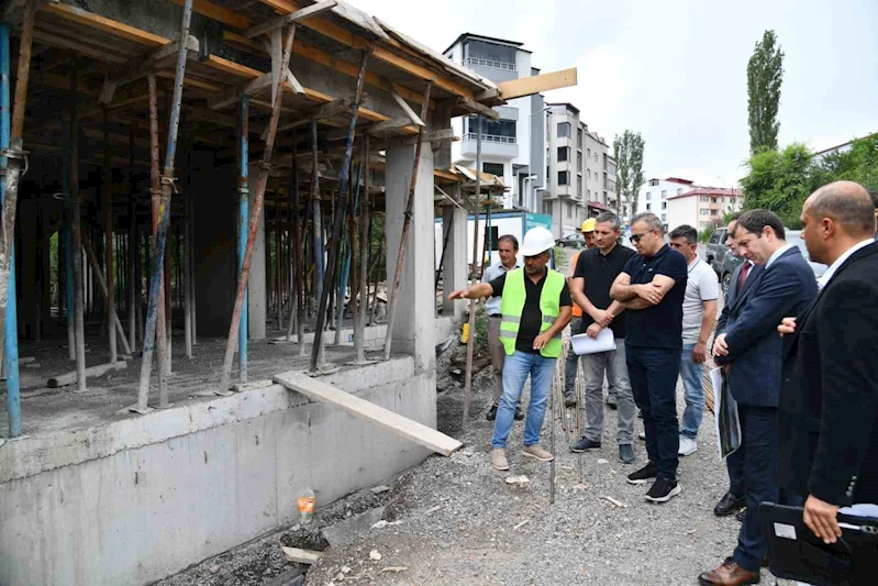 Vali Çiçek, spor inşaatlarını denetledi
