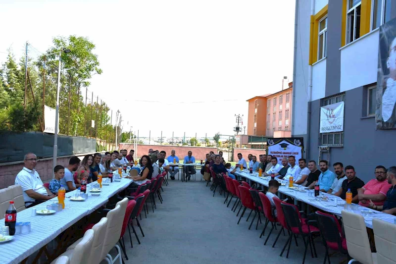 Vezirköprü Anadolu Lisesi’nde ilk Pilav Günü etkinliği
