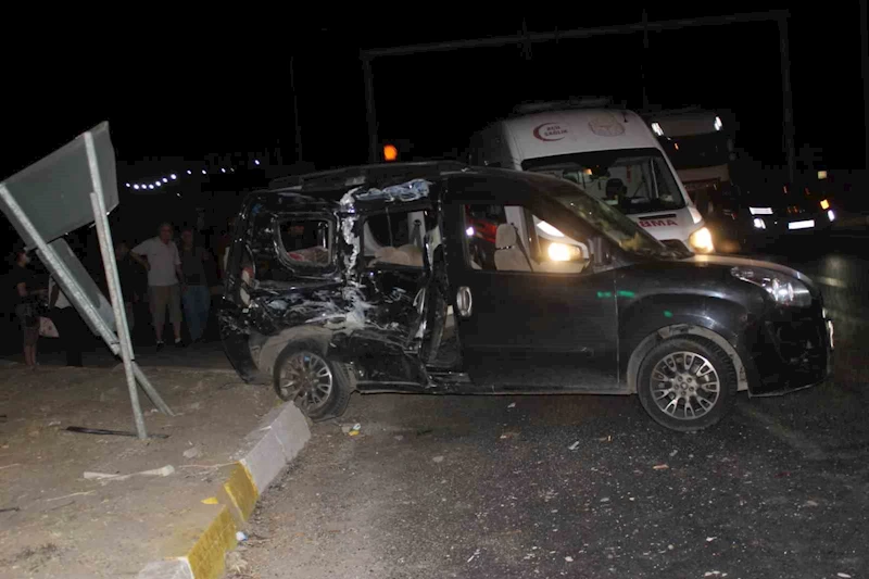 Manisa’da feci kaza: 1 ölü, 2’si ağır 8 yaralı
