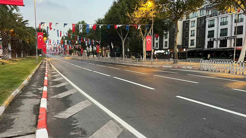 İstanbul’da 30 Ağustos Zafer Bayramı kutlamaları nedeniyle Vatan Caddesi trafiğe kapatıldı
