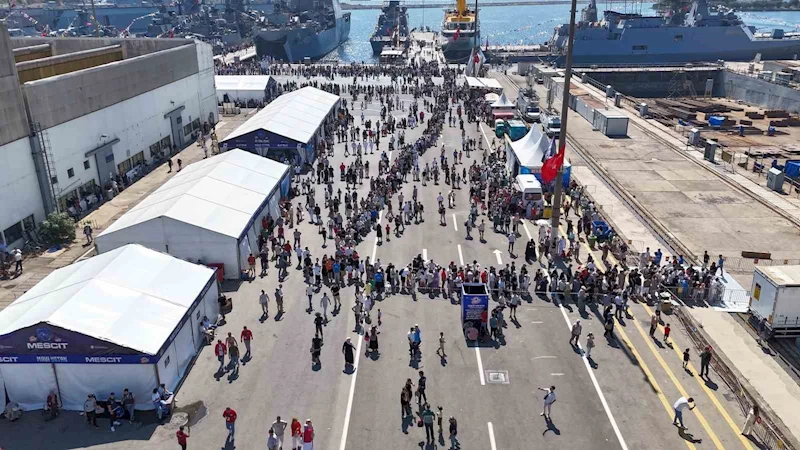 TCG Anadolu, TEKNOFEST’in ilgi odağı oldu

