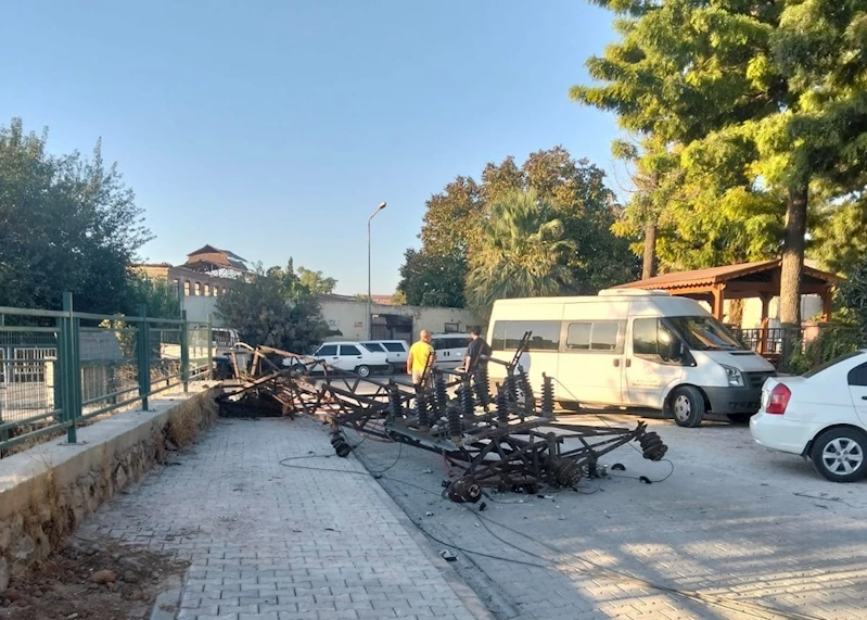 Kömür yüklü kamyon, az daha faciaya neden oluyordu
