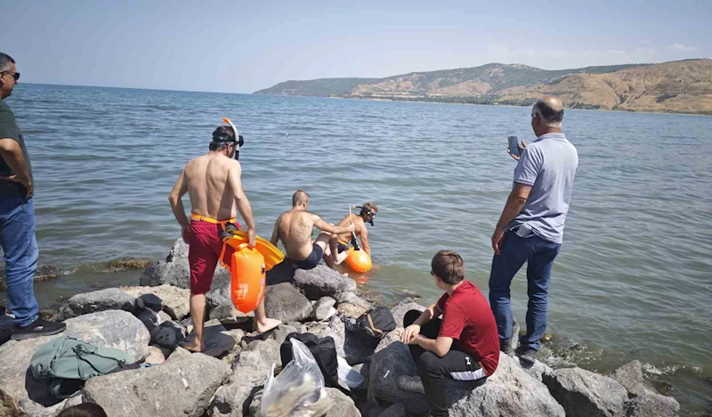 30 Ağustos’ta Van Gölü’nde 6 kilometre yüzdüler
