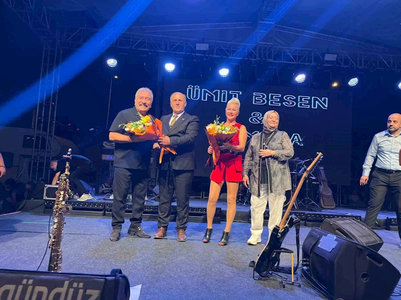 Ümit Besen ve Pamela İncirliova halkı ile buluştu
