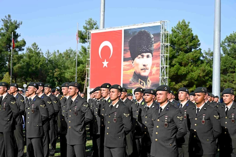 Astsubay meslek yüksekokulu diploma ve sancak devir-teslim töreni düzenlendi
