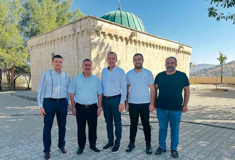Güzel ve beraberindekiler Sa’d Bin Ebu Vakkas türbesini ziyaret etti
