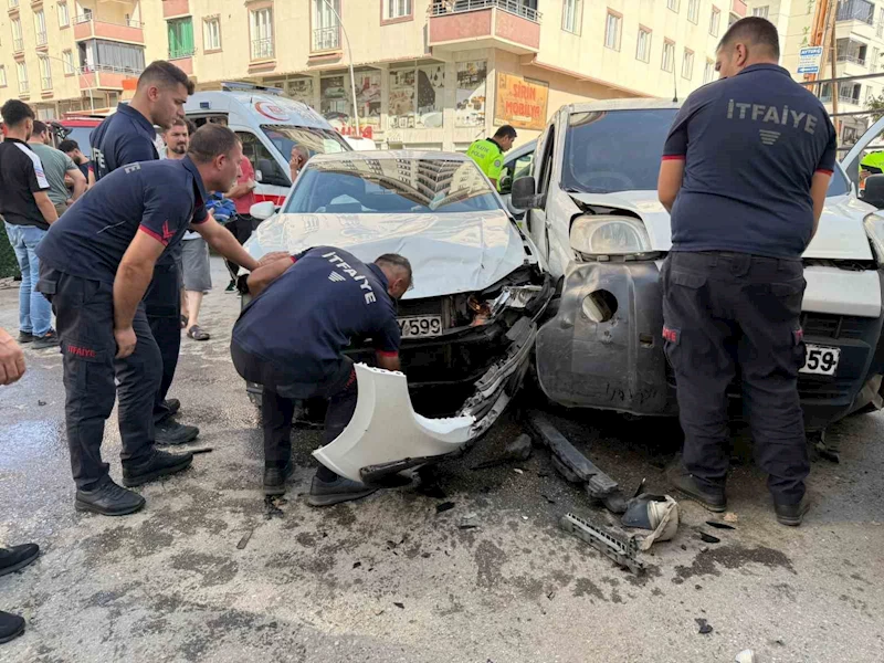Muş’ta trafik kazası: 1’i çocuk 3 yaralı
