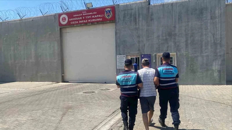 Manisa’da 30 yıl hapis cezasıyla aranan şahıs yakalandı
