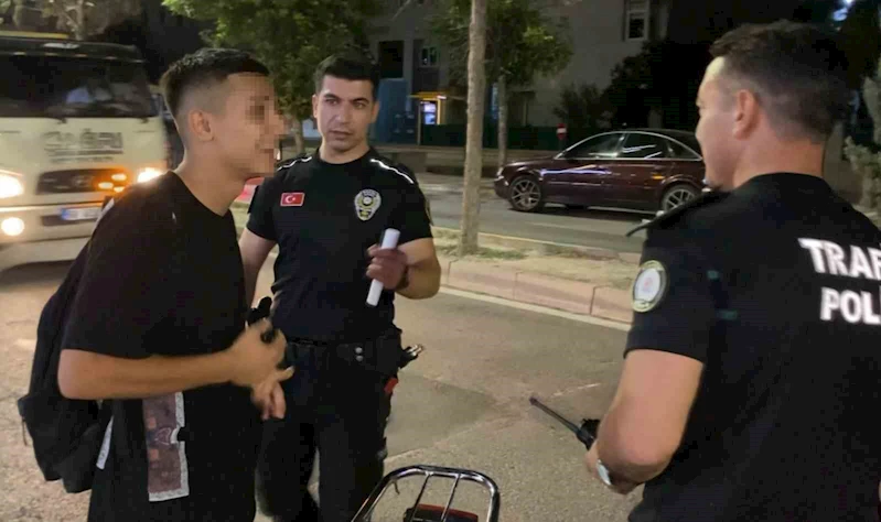 Plakasız motosikletle yakalandı, 