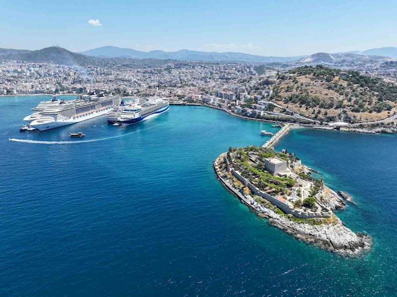 Kuşadası’na 5 kruvaziyer 10 bin 916 turist getirdi
