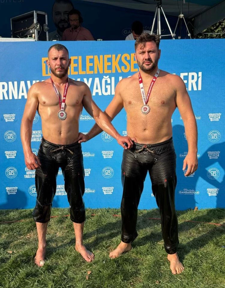 Büyükşehir’in sporcuları güreş ve bisiklette kürsüde yer aldı
