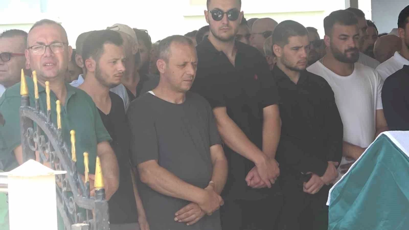 Yalova’da trafik kazasında ölen genç son yolculuğuna uğurlandı
