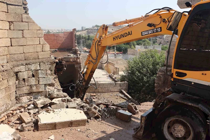 Balıklıgöl çevresindeki gecekondular bir bir yıkılıyor
