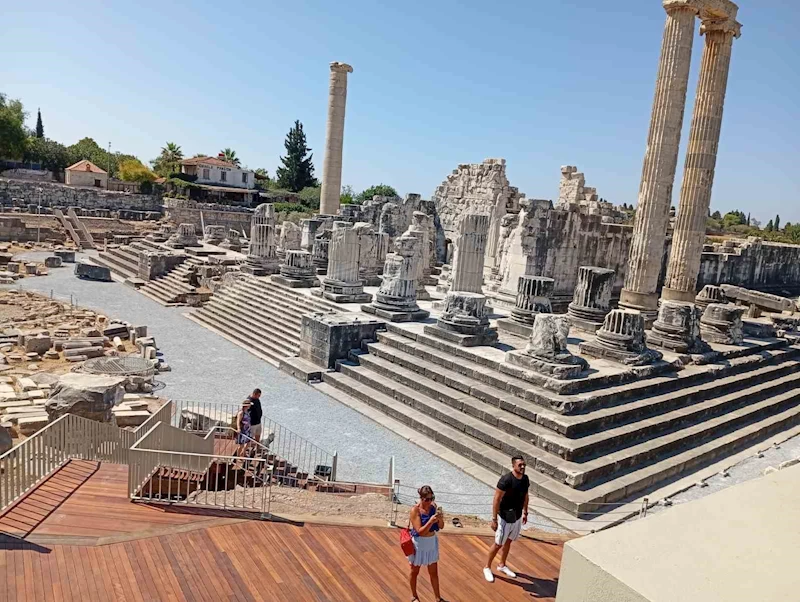 Dünyanın ilk kehanet merkezi Apollon Tapınağı, ziyarete açıldı
