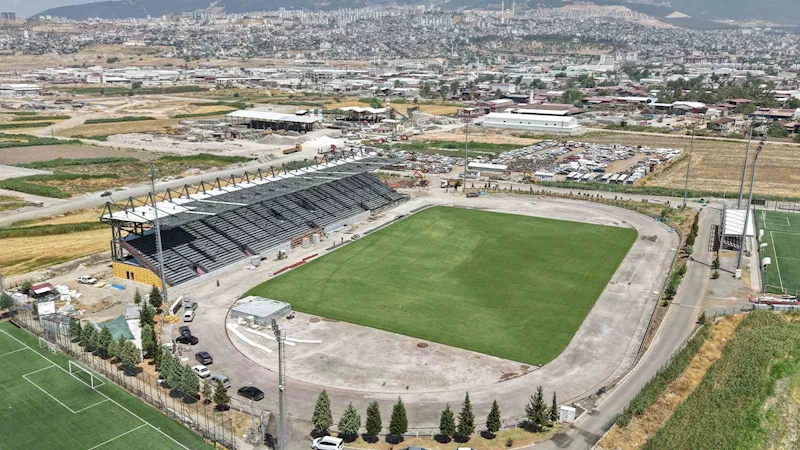 Kahramanmaraş’ta 4 bin kişilik futbol sahası hızla yapılıyor
