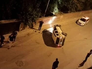 Elazığ’da park halinde araçlara çarpan otomobil devrildi: 1 yaralı
