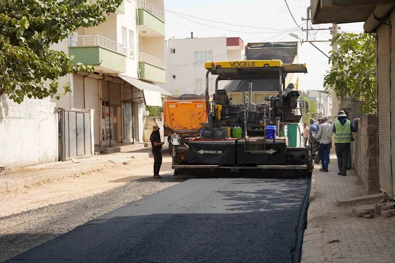 Kahta’da sıcak asfalt çalışmalarıyla yollar yenileniyor
