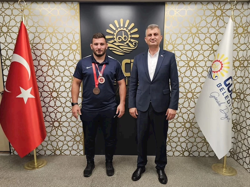 Abdulrefik Öner başpehlivan oldu
