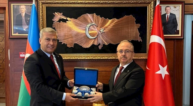 Prof. Dr. Adıgüzel’in uluslararası eğitim hamlesi Azerbaycan’da sürüyor
